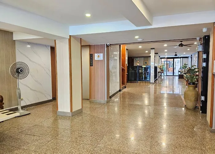 Dynasty Hotel 3*