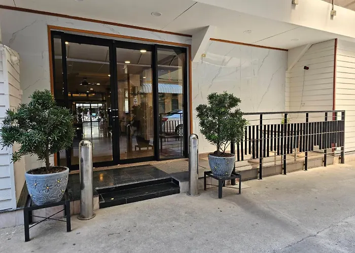 Dynasty Hotel 3*