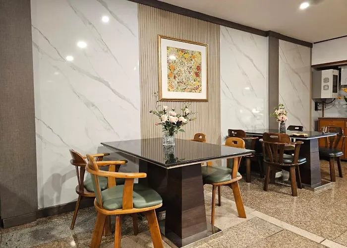 Dynasty Hotel 3*