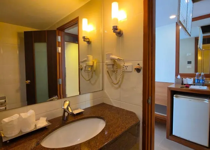 Dynasty Hotel 3*
